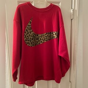 Nike Women’s Big Leopard Swoosh Red Oversized Crewneck Sweatshirt Top Large